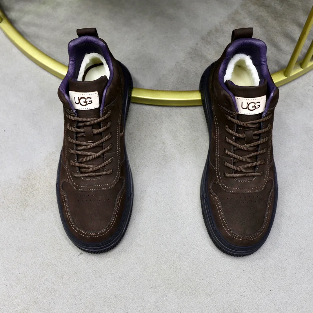 Ex-factory price: 640💰Thick wool imported from Australia Brand: UGG genuine purchasing agent Size: 38-44 Grade: Official website 1:1 Material: First layer of genuine leather waterproof and antifreeze upper Real wool lining Original non-slip soft wear-resistant outsole Style category: Men's casual shoes Trendy style Comfortable on the feet Color: Official website color synchronization